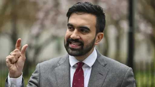 زهران ممدانى .. أول مسلم عمدة لنيويورك وتاريخ جديد للسياسة الأمريكية زهران ممدانى .. أول مسلم عمدة لنيويورك وتاريخ جديد للسياسة الأمريكية