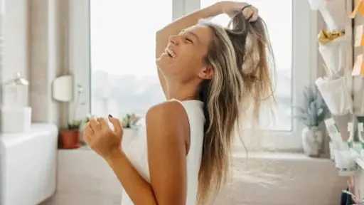 وصفات طبيعية لتحفيز نمو الشعر.. دليل شامل للعناية بشعر المرأة والحفاظ على... وصفات طبيعية لتحفيز نمو الشعر.. دليل شامل للعناية بشعر المرأة والحفاظ على كثافته