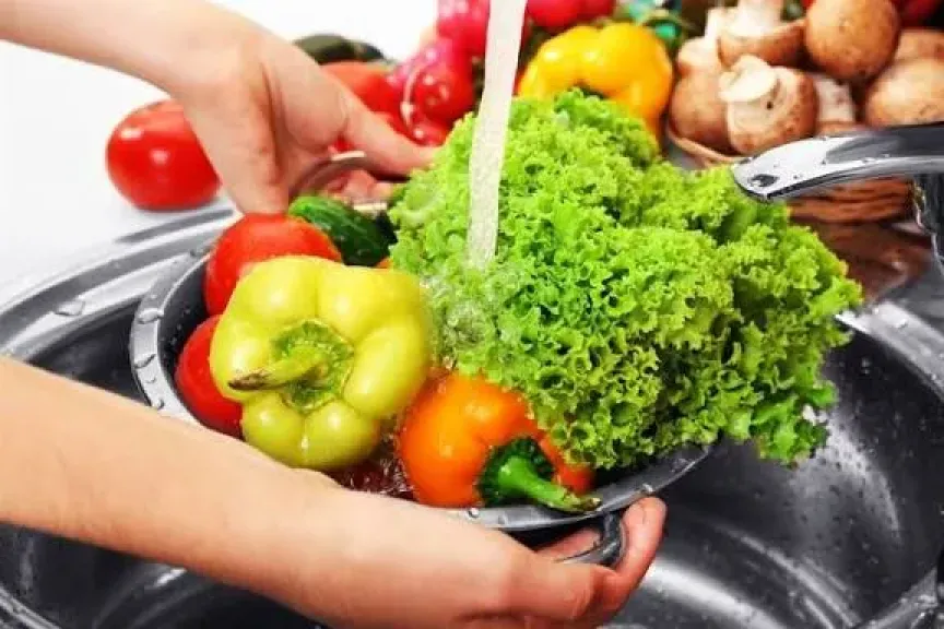 تنظيف الخضروات والفواكه