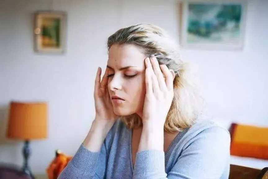 الدوار عند الوقوف.. إشارات صحية تحتاج انتباهك، خاصة النساء