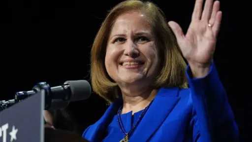 غزالة هاشمي .. أول امرأة مسلمة تُنتخب نائب حاكم ولاية فيرجينيا غزالة هاشمي .. أول امرأة مسلمة تُنتخب نائب حاكم ولاية فيرجينيا