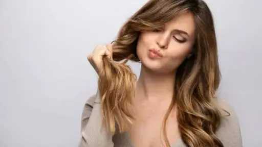 دليل المرأة للعناية بالشعر في فصل البرد.. خطوات بسيطة لاستعادة النعومة والحيوية دليل المرأة للعناية بالشعر في فصل البرد.. خطوات بسيطة لاستعادة النعومة والحيوية