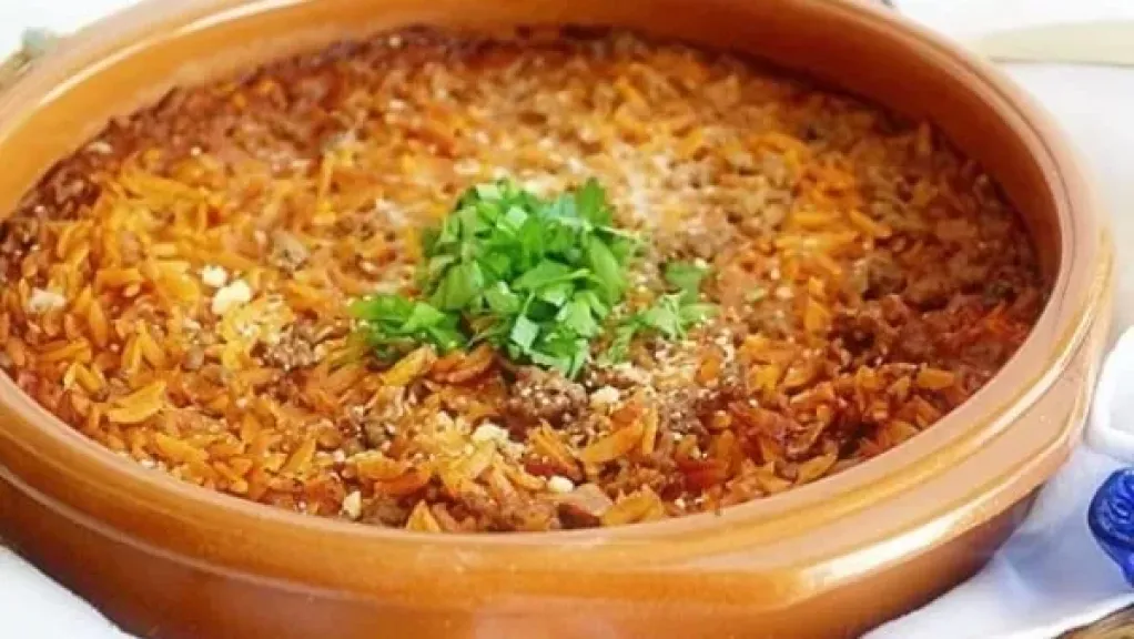 طاجن لسان عصفور باللحمة