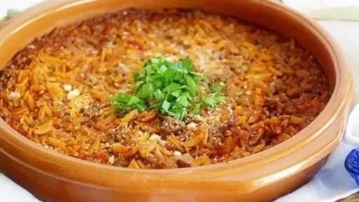 طريقة تحضير طاجن لسان عصفور باللحمة.. وصفة لذيذة تبرز لمسات المرأة في... طريقة تحضير طاجن لسان عصفور باللحمة.. وصفة لذيذة تبرز لمسات المرأة في المطبخ