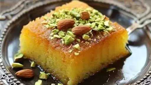 بسبوسة القشطة.. وصفة فاخرة تحاكي إبداع المرأة في المطبخ