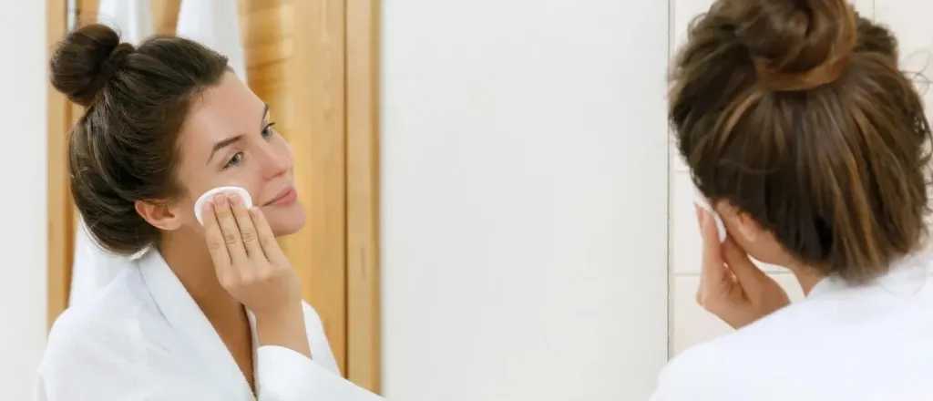 نصائح ذهبية لإزالة المكياج وتأمين بشرة صحية وجميلة