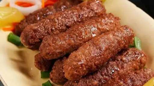 سر الطهي المثالي.. طريقة تحضير الكفتة المشوية في الصينية خطوة بخطوة