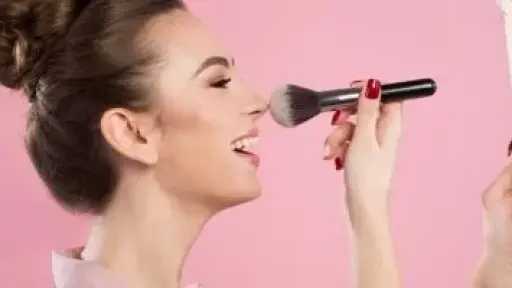 أسرار المكياج المثالي بخطوات بسيطة لإطلالة مشرقة في دقائق