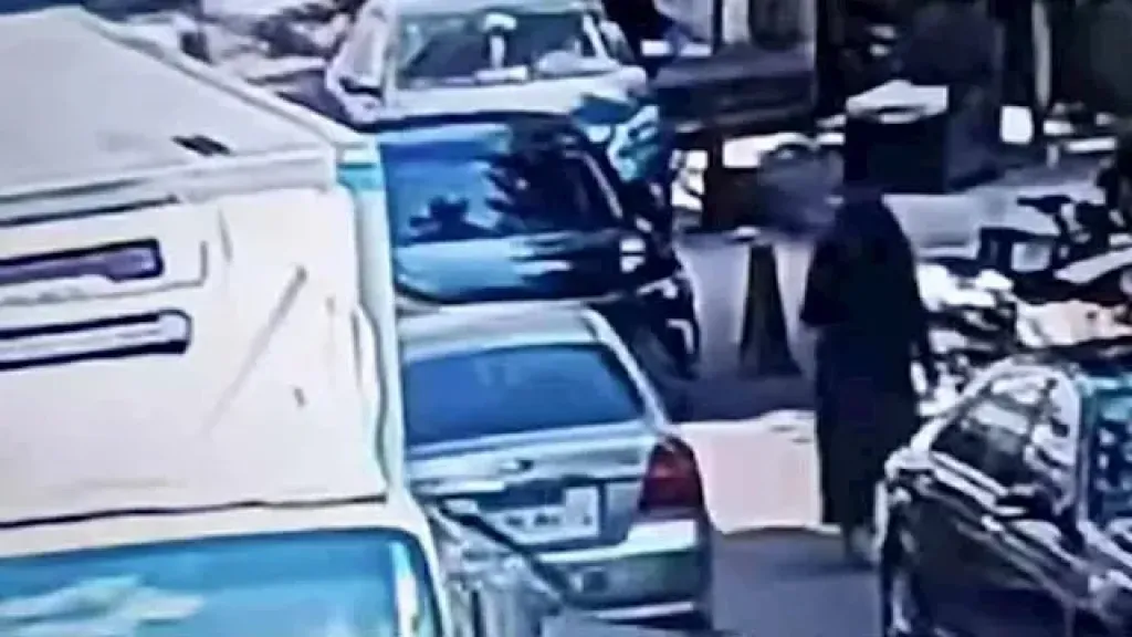 معاكسة بالسلاح