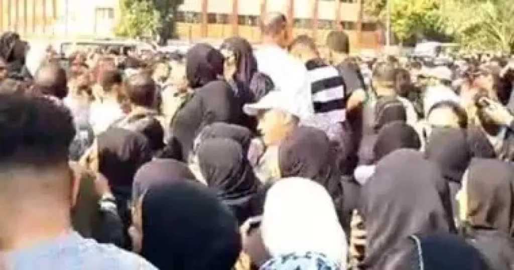 وداع مؤثر ومشاهد حزينة.. انهيار زوجة إسماعيل الليثي وتعرضها لحالة إغماء