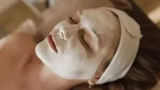 وصفة ماسك العسل والزبادي.. سر جمال المرأة الطبيعي واستعادة نضارة البشرة