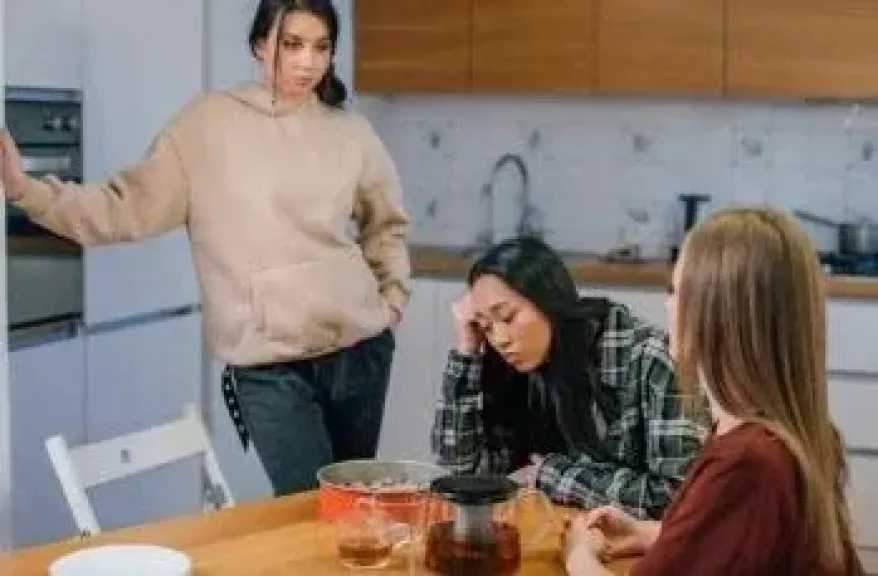 يوم السناجل.. هواجس المرأة العزباء بين ضغوط المجتمع ورحلة التصالح مع الذات