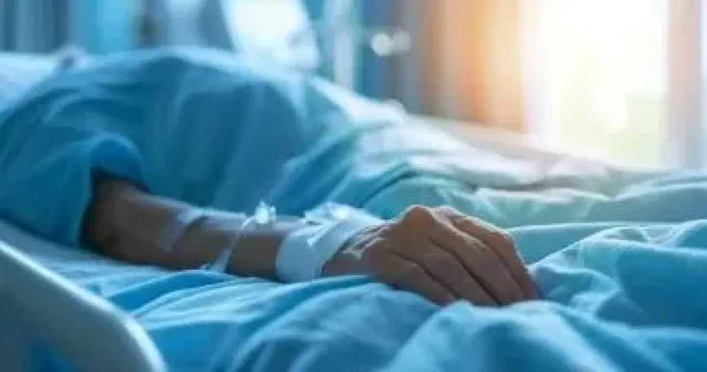 ماهو حكم الشرع في رعاية المرأة للمريض والمحاذير المتعلقة بها؟.. الإفتاء تجيب