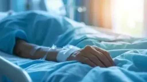 ماهو حكم الشرع في رعاية المرأة للمريض والمحاذير المتعلقة بها؟.. الإفتاء تجيب