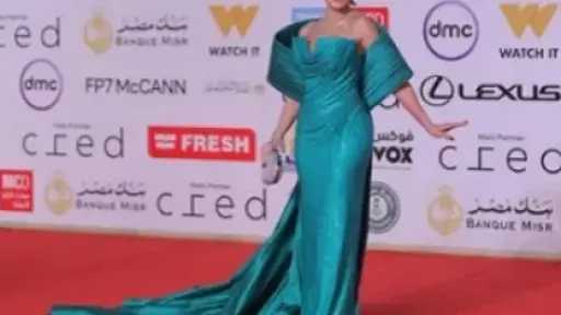 ألوان الجرأة تزين إطلالات النساء في افتتاح مهرجان القاهرة السينمائي