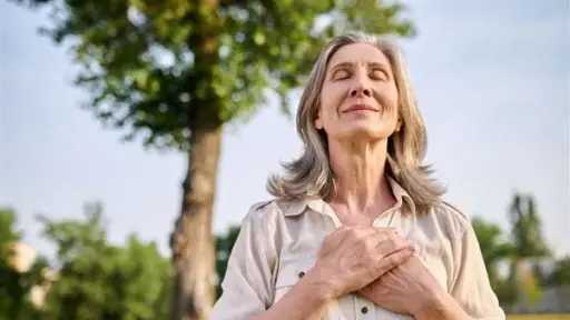 العلاج الهرموني التعويضي.. عودة أمل انتظرته النساء لعقود بين الجدل والبحوث العلمية العلاج الهرموني التعويضي.. عودة أمل انتظرته النساء لعقود بين الجدل والبحوث العلمية