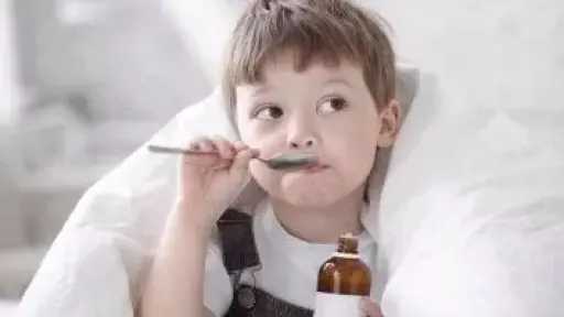 تحذير للأمهات.. الإفراط في استخدام شراب الكحة لدى الأطفال قد يشكل خطراً... تحذير للأمهات.. الإفراط في استخدام شراب الكحة لدى الأطفال قد يشكل خطراً على حياتهم