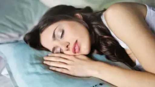 النوم.. الحليف الخفي لصحة المرأة العداءة وحمايتها من الإصابات النوم.. الحليف الخفي لصحة المرأة العداءة وحمايتها من الإصابات