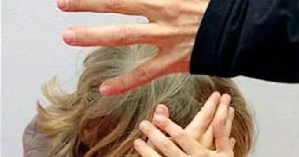 التعدي بوحشية على ابنته