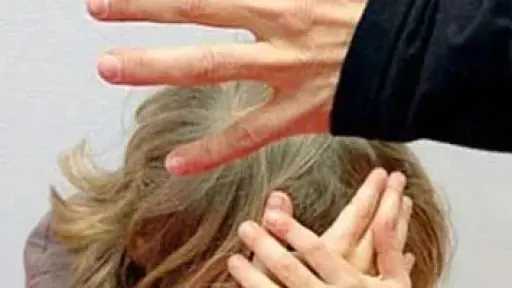 تفاصيل صادمة.. القبض على أب بتهمة تعنيف ابنته بشدة في المنوفية تفاصيل صادمة.. القبض على أب بتهمة تعنيف ابنته بشدة في المنوفية