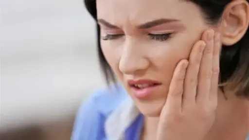 ألم الفك عند النساء.. أسبابه وطرق العلاج لتخفيف التشنجات ألم الفك عند النساء.. أسبابه وطرق العلاج لتخفيف التشنجات