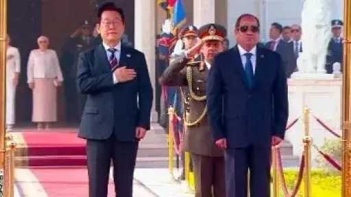 عاجل.. رئيس كوريا الجنوبية والسيدة قرينته يصلان قصر الاتحادية