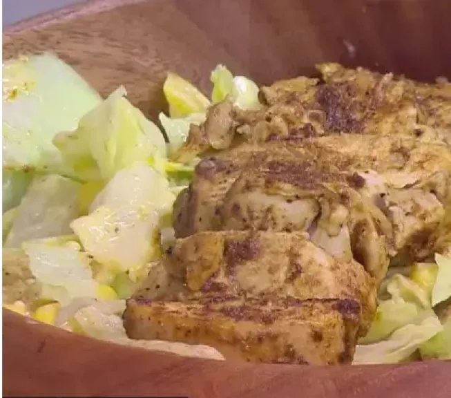 سلطة دجاج بدريسينج الزبادي