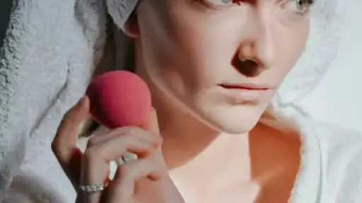 إعادة انتعاش جمالك.. أسهل طرق لتنظيف إسفنجة التجميل بفعالية