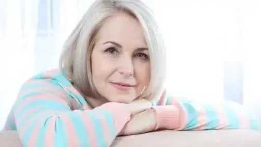 دليلك للتعامل مع أعراض انقطاع الطمث.. مكملات غذائية ودور الطبيب في تخفيف الأعراض