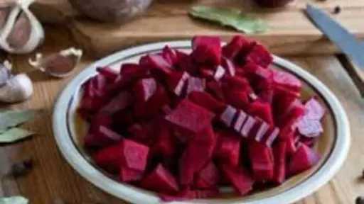 سلطة البنجر.. وصفة صحية ومذاق شهي مثل المطاعم