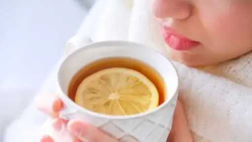 القهوة بالليمون.. هل هو مشروب سحري لخسارة الوزن أم مجرد تريند جديد؟ القهوة بالليمون.. هل هو مشروب سحري لخسارة الوزن أم مجرد تريند جديد؟