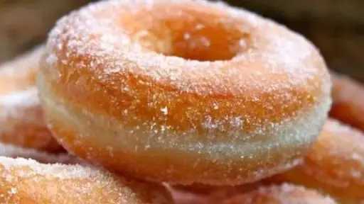 سرّ نجاح وصفة الدوناتس.. أسرع وأسهل طريقة لتحضير حلوى شهية بمكونين فقط سرّ نجاح وصفة الدوناتس.. أسرع وأسهل طريقة لتحضير حلوى شهية بمكونين فقط