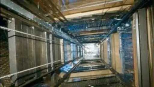 كارثة في بولاق الدكرور.. سيدة تلقى مصرعها إثر سقوط مأساوي داخل بئر مصعد