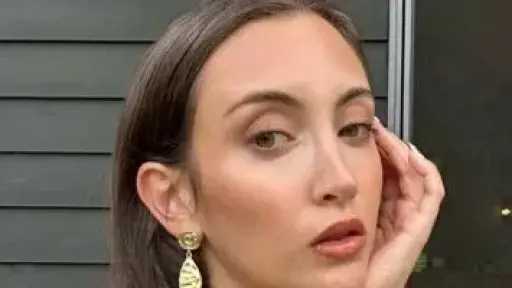 مكياج سريع وباحترافية.. 5 خطوات لمنحك إطلالة مشرقة في دقائق