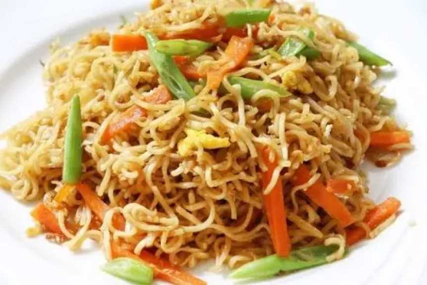 النودلز: الوجبة المثيرة للجدل... فوائدها قليلة ومخاطرها الصحية تثير القلق