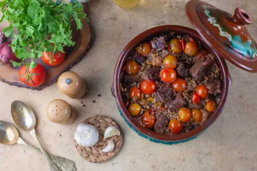 طاجن الفريك باللحم.. وصفة مصرية لوجبة دافئة شهية في الشتاء