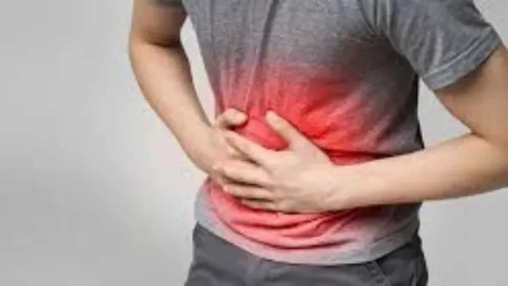 أفضل العلاجات الطبيعية لالتهاب المعدة.. حلول فعّالة لتخفيف الألم وتحسين الهضم