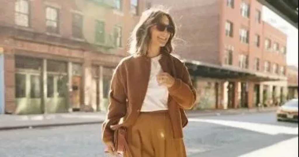 البنطلون الواسع.. القطعة الأبرز في موضة شتاء 2026