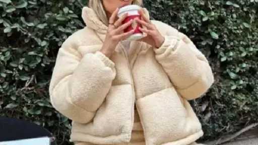 دليل إطلالات شتوية أنيقة وعملية لطالبات الجامعة