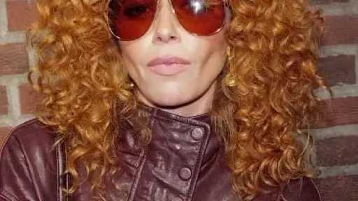 شتاء 2026.. ألوان وقصّات شعر تنبض بالدفء والرقة