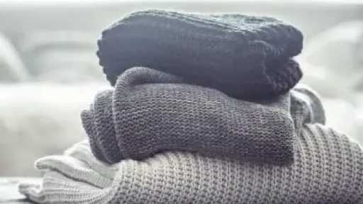 دليلك الشامل للعناية بالملابس الصوفية.. أسرار الحفاظ على الدفء والأناقة طوال فصل الشتاء