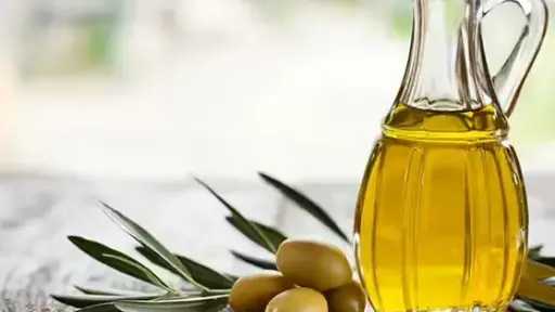 زيت الزيتون.. سر الجمال الطبيعي لبشرة صحية ومشرقة