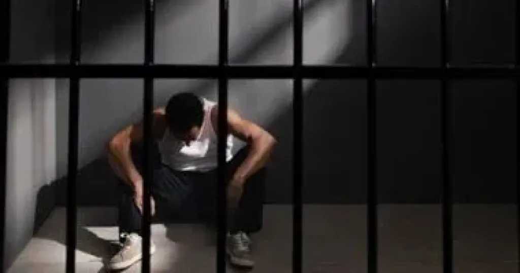 قرار قضائي عاجل بشأن محاكمة شاب بتهمة ابتزاز فتاة بصور فاضحة