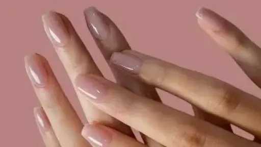 دليلك للحصول على أظافر قوية وجذابة بوصفات طبيعية سهلة من مطبخك