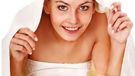 طرق فعّالة لحمام البخار المنزلي لتنظيف البشرة واستعادة إشراقها