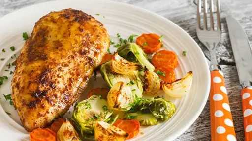 طاجن البروتين مع الخضار.. وجبة صحية وسريعة التحضير تناسب الجميع