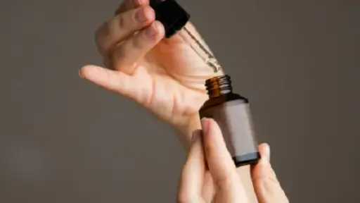 5 منتجات أساسية للعناية بالبشرة تمنحك نضارة وإشراقة يومية