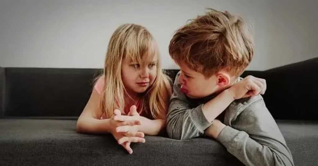 كيفية إدارة خلافات الإخوة.. دليل عملي لتربية علاقة صحية ومستدامة