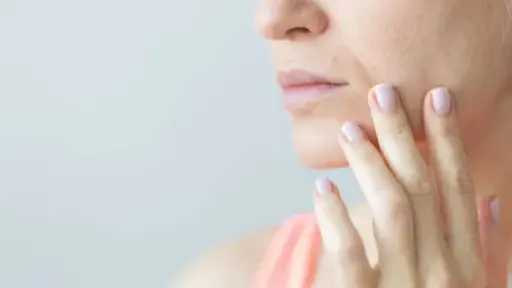 7 حلول طبيعية لعلاج المسام الواسعة وتحسين مظهر البشرة