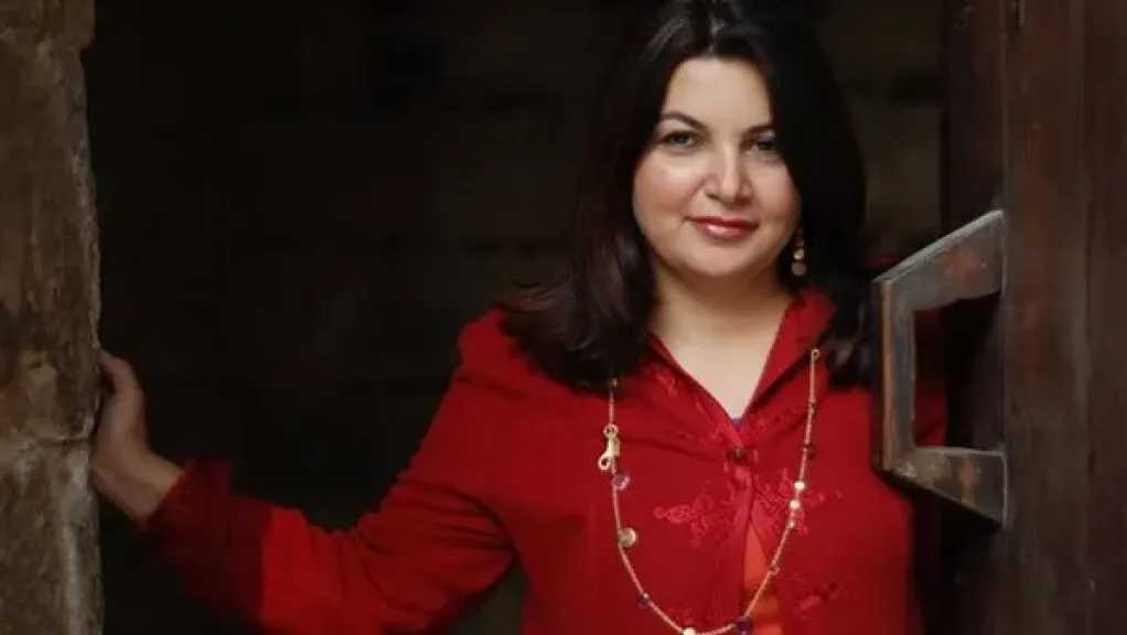 نقل الروائية ميرال الطحاوي إلى العناية المركزة بعد تعرضها لحادث سير